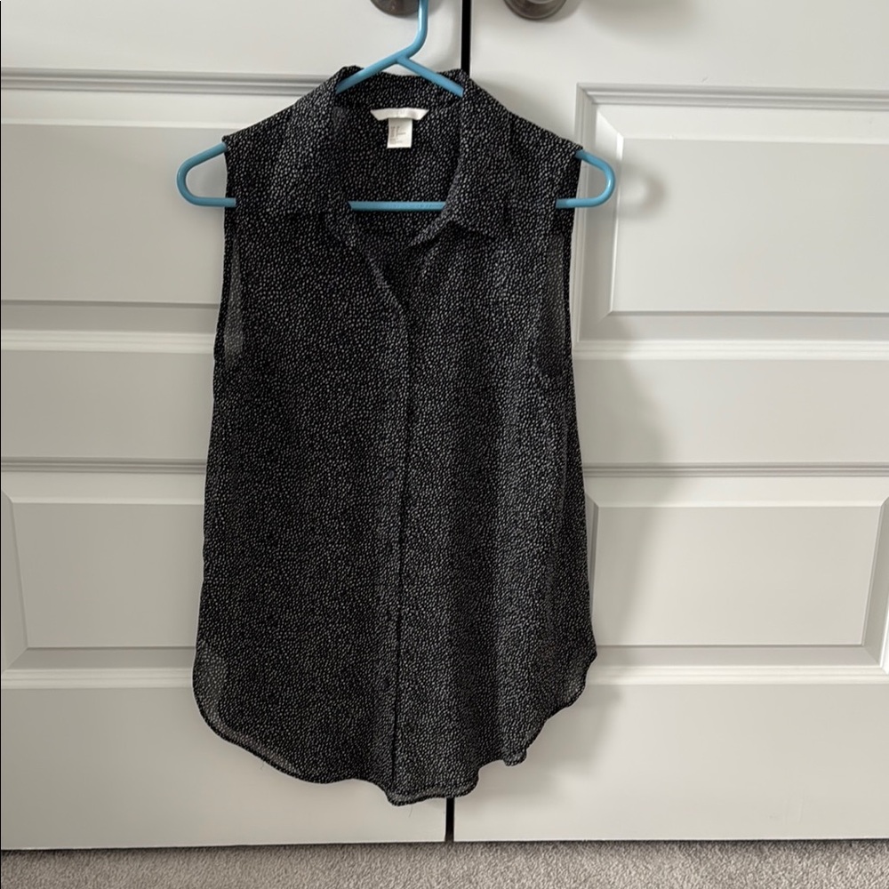 H&M Black and Gray Sleeveless Button Down Blouse